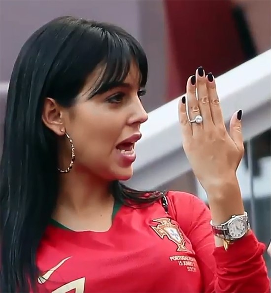 هل تقدم رونالدو لخطبة صديقته قبيل مباراته مع المغرب؟