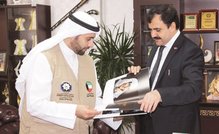 إبراهيم البدر يطلع شرف الدين توران على جهود النجاة الخيرية﻿