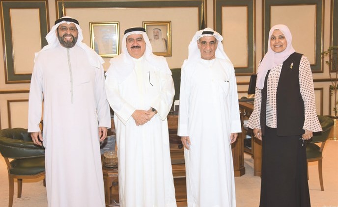 الفريق ثابت المهنا خلال استقباله عبدالعزيز المشاري ود.غسان العثمان ود.آمال اليحيى﻿