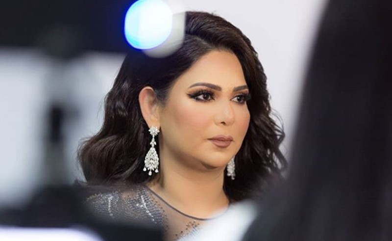 بالفيديو.. نوال أول فنانة كويتية تقود سيارتها في شوارع الرياض