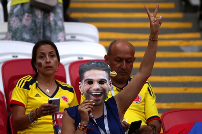 لاعب كولومبيا خوان كوادرادو يسجل الهدف الثالث في مرمى بولندا