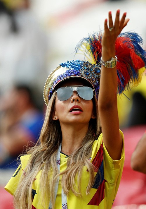 لاعب كولومبيا خوان كوادرادو يسجل الهدف الثالث في مرمى بولندا