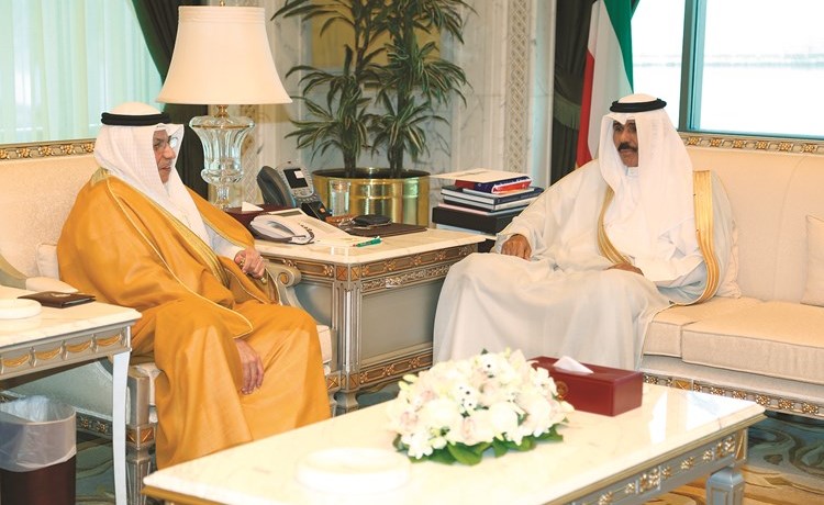 سمو ولي العهد خلال استقباله الشيخ خالد الجراح ﻿