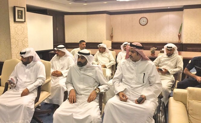جانب من اجتماع أهالي الخيران في المؤسسة العامة للرعاية السكنية ﻿