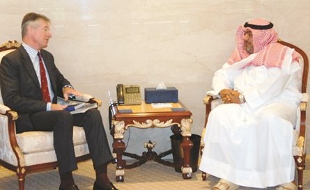 الشيخ ثامر العلي مستقبلا الفريق ركن متقاعد توماس بيكت﻿