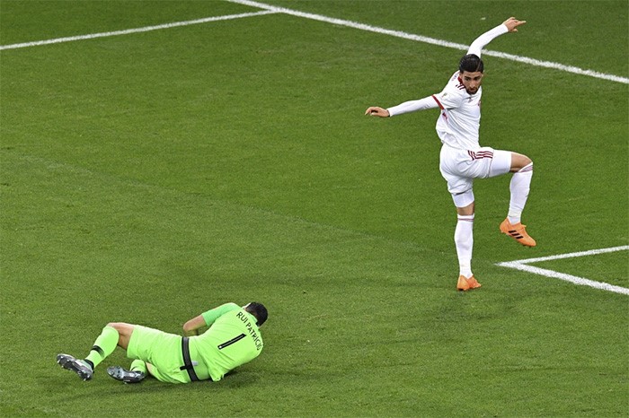 البرتغال يتأهل لدور الـ 16 بعد تعادله الإيجابي مع إيران