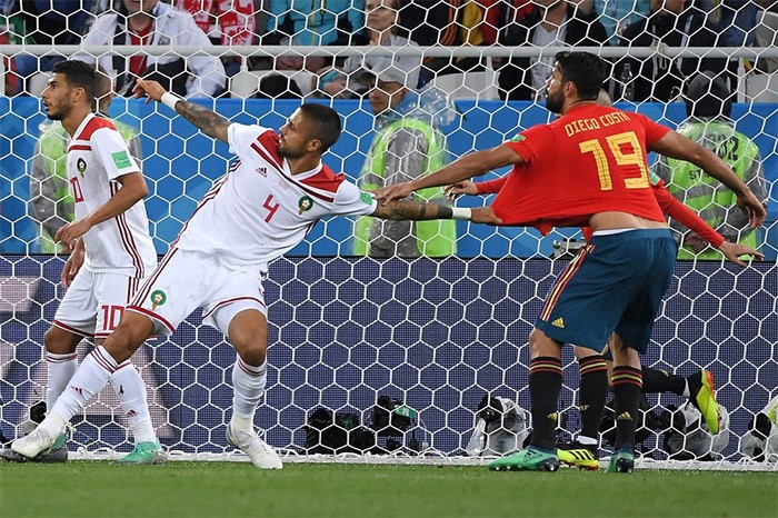 إسبانيا تتأهل لدور الـ 16 رغم تعادلها مع المنتخب المغربي