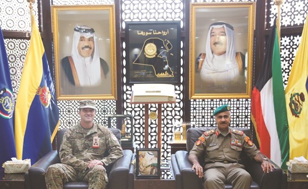 الفريق الركن محمد الخضر مستقبلا العميد الركن راندولف ستوندروس﻿