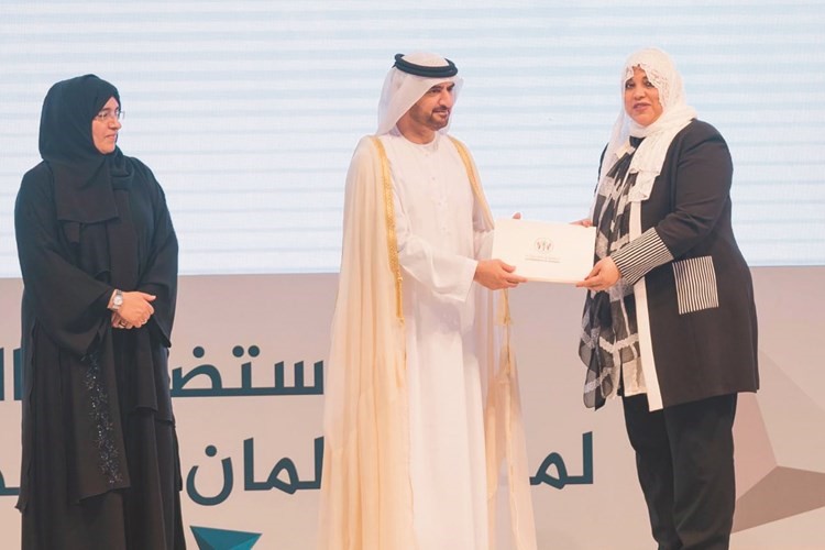 سمو الشيخ عبدالله بن سالم القاسمي وخولة الملا لدى تكريم الأنباء﻿