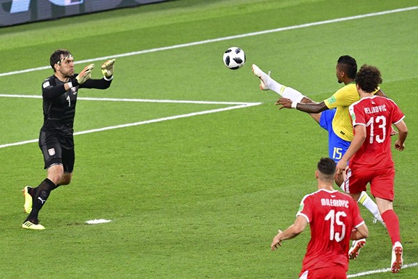 البرازيل تتقدم بهدفين على صربيا