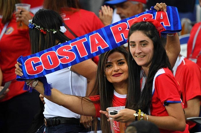 لاعب كوستاريكا برايان رويز ينجح في تسجيل ركلة الجزاء والتعادل مع سويسرا