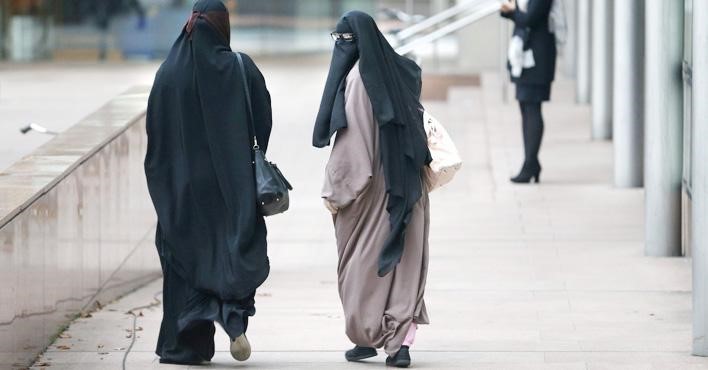 هولندا تحظر البرقع : 400 يورو غرامة مالية على ارتدائه