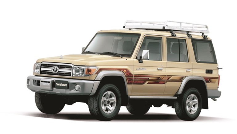 لاند كروزر LC 70شاصي طويل وقصير بمحرك سداسي الأسطوانات سعة 4 ليترات بقوة 228 حصانا وناقل حركة يدوي من 5 سرعات  ﻿