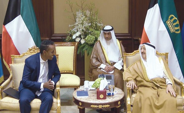 بالفيديو.. الأمير تسلم رسالة الرئيس الصومالي حول تعزيز العلاقات الثنائية