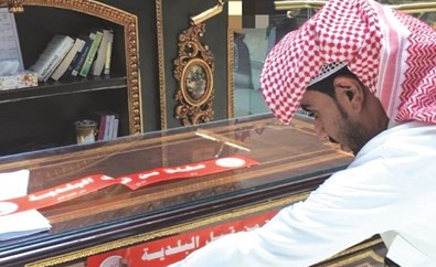 إغلاق أحد المحلات المخالفة ﻿