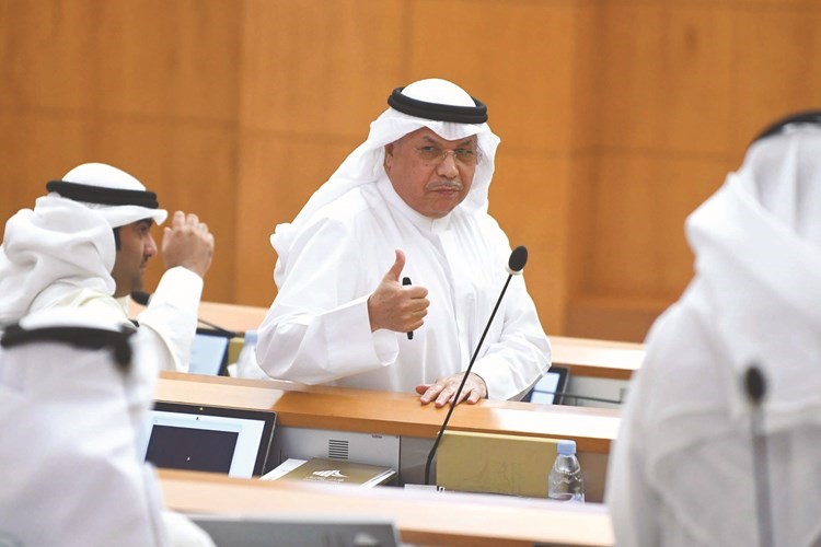 الشيخ خالد الجراح أثناء جلسة امس﻿