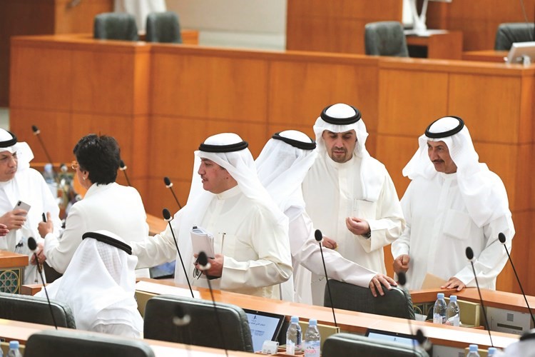 عسكر العنزي وم.حسام الرومي وأنس الصالح وصفاء الهاشم ﻿