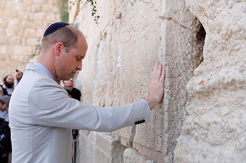 الأمير وليام يزور الأماكن المقدسة في مدينة القدس