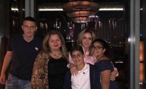 إبنة أحمد السقا تظهر بشكل واضح بعد مرضها