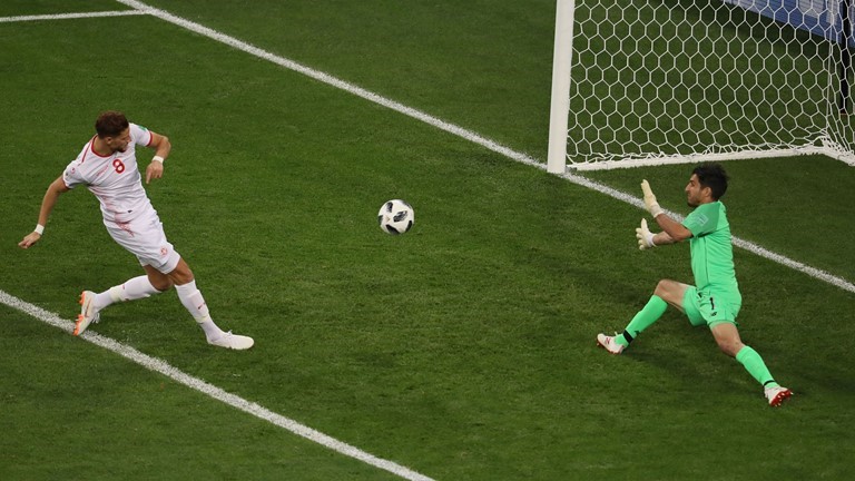 لاعب تونس وهبي خزري يسجل الهدف الثاني في مرمى بنما