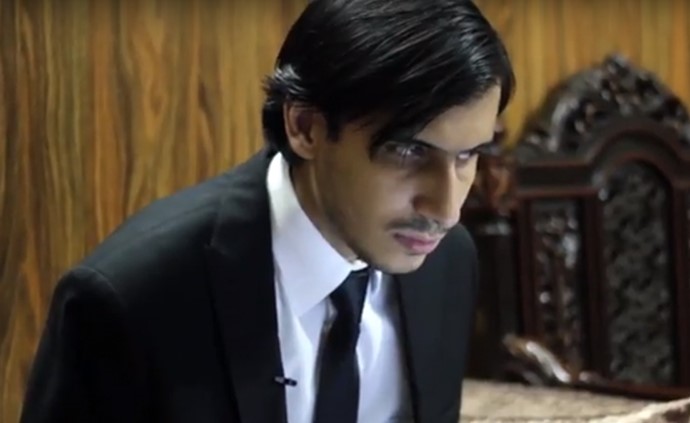 بالصور.. أول ضرير في باكستان يتولى منصب قاض مدني