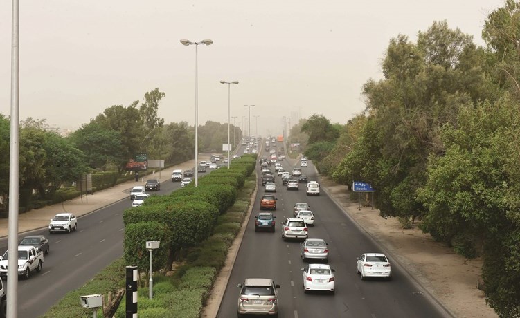 الغبار ساهم في تخفيف الازدحام بالشوارع﻿