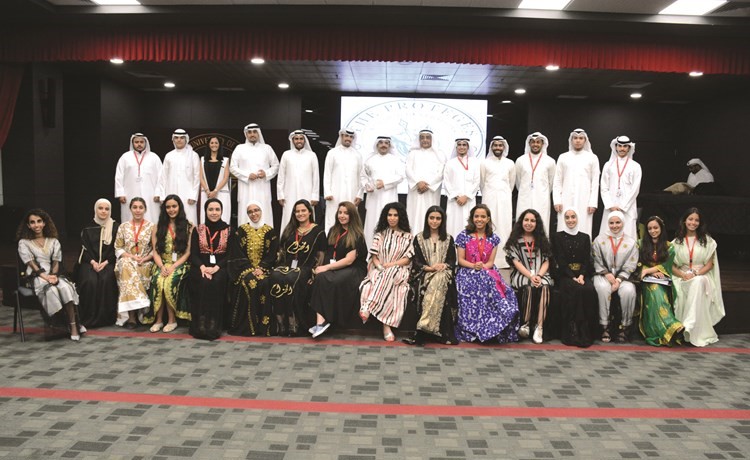 صورة جماعية للمشاركين في محاضرة الموسيقى السنوية﻿