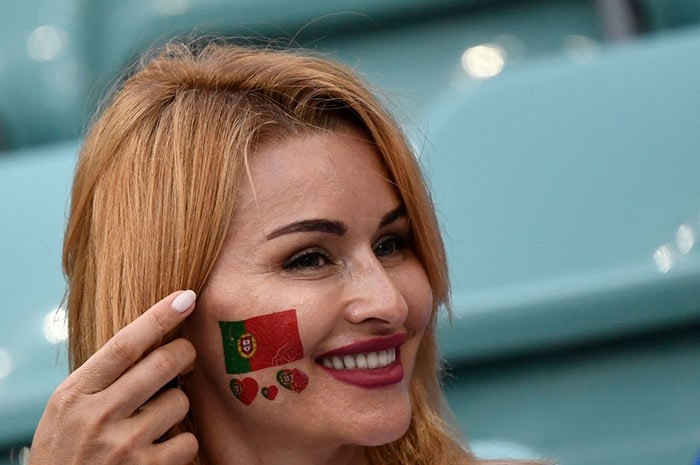 لاعب الأوروغواي كافاني يسجل الهدف الثاني في مرمى البرتغال