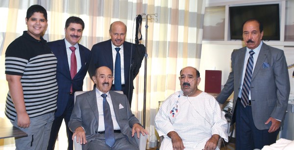 صاحب السمو الأمير الشيخ صباح الأحمد خلال زيارته إلى النائب الأول لرئيس مجلس الوزراء ووزير الدفاع الشيخ ناصر صباح الأحمد بحضور الشيخ مبارك جابر الأحمد ومدير مكتب صاحب السمو السفير أحمد فهد الفهد ورئيس المراسم والتشريفات الأميرية الشيخ خالد العبدالله والشيخ صباح الأحمد حمد صباح الأحمد