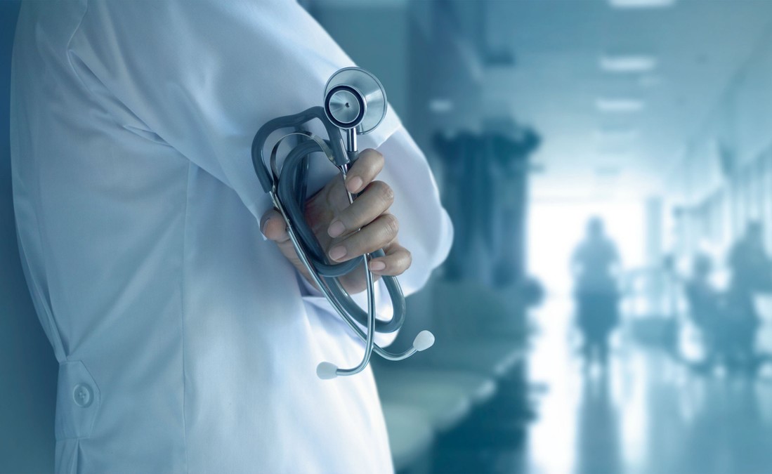 هذه عقوبة طبيب فرنسي اغتصب 32 مريضة