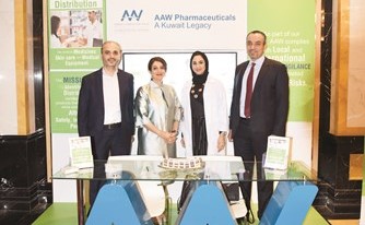 فريق عمل شركة علي عبدالوهاب المطوع التجارية خلال الحفل﻿