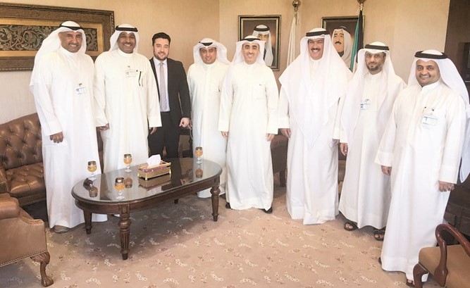 عبدالله التويجري ود.علي المضف ومسؤولو بوبيان والتطبيقي خلال الزيارة ﻿
