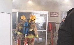 رجال الإطفاء لدى التعامل مع الحريق﻿