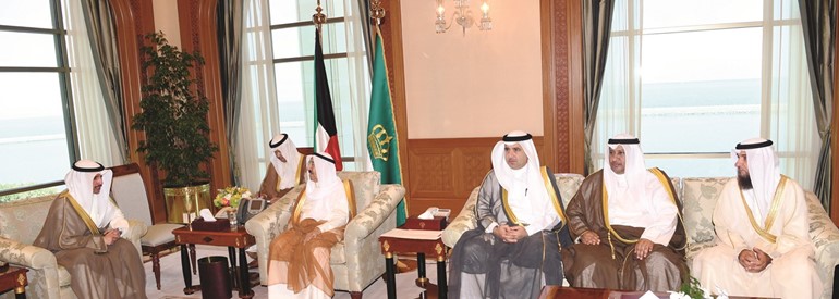 سمو الأمير أثناء استقباله الرئيس مرزوق الغانمود.عودة الرويعي والحميدي السبيعي وعلام الكندري ﻿