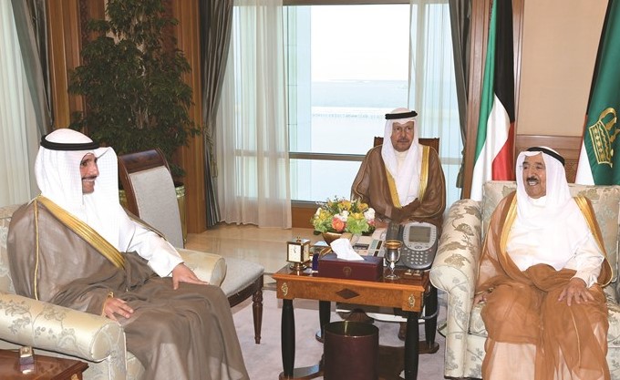 صاحب السمو الأمير الشيخ صباح الأحمد مستقبلا رئيس مجلس الأمة مرزوق الغانم ويبدو السفير احمد الفهد﻿