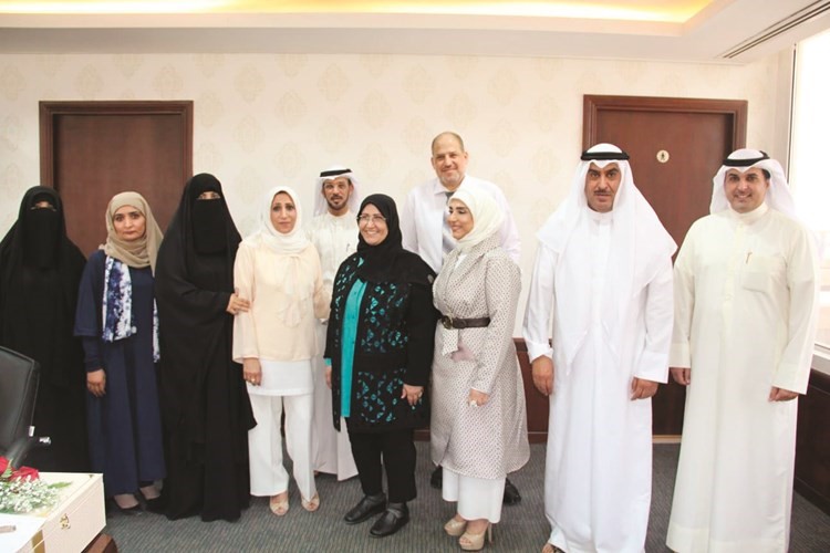 عدد من المشاركين في الاحتفاء بليلى الشريف﻿