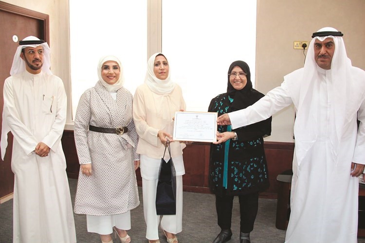 الأسرة التربوية في العاصمة تحتفي بليلى الشريف