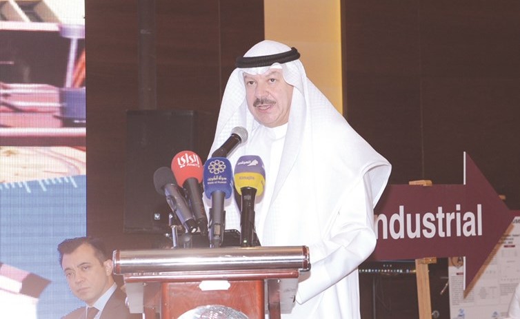 عبداللطيف السريع متحدثا خلال الاحتفال ﻿