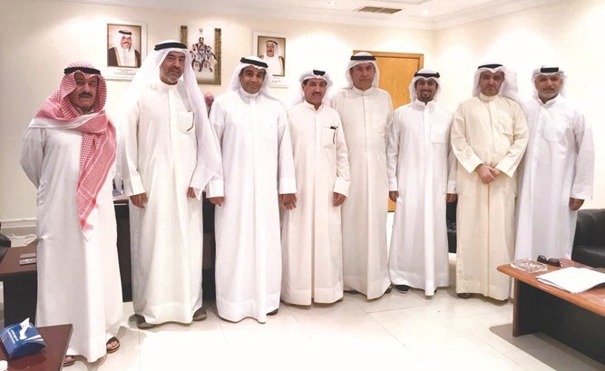 سلمان بولند وخالد عبدالنبي وأعضاء مجلس إدارة اتحاد الكرة﻿
