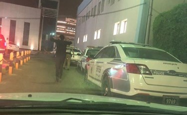 تواجد أمني كثيف في محيط مستشفى الجهراء عقب بلاغ القتل﻿
