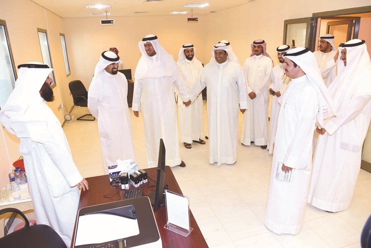  ﻿العفاسي والرومي والحميدي السبيعي خلال جولة بالمركز ﻿