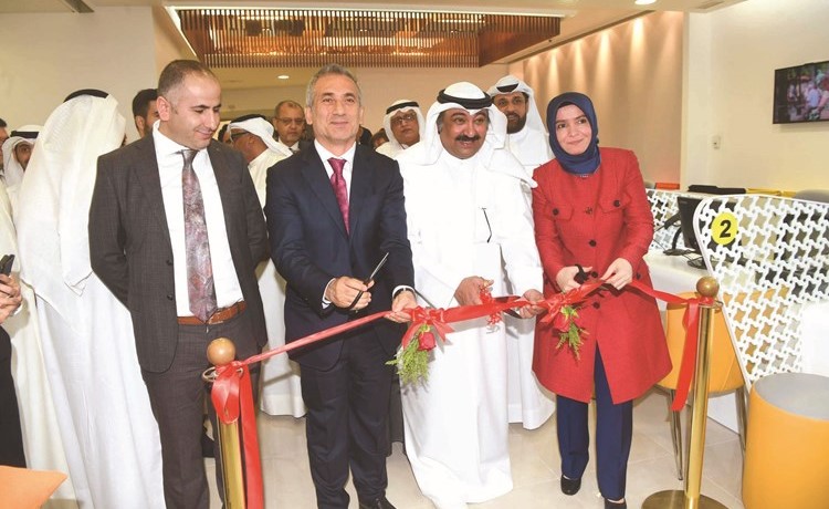 السفير وليد الخبيزي والسفيرة عائشة كويتاك يفتتحان مركز تقديم الطلبات للتأشيرات التركية ﻿