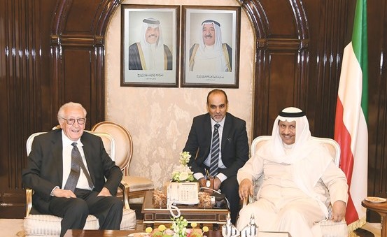 سمو رئيس الوزراء الشيخ جابر المبارك مستقبلا الأخضر الإبراهيمي﻿
