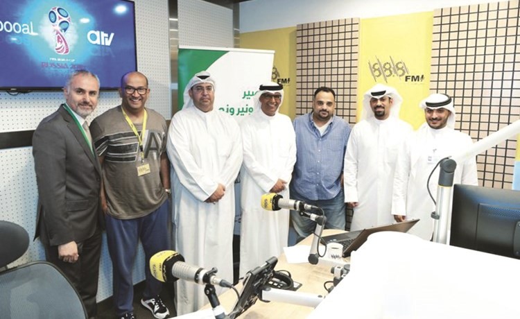 حميد سلمان متوسطا مقدمي برنامج الديوانية﻿