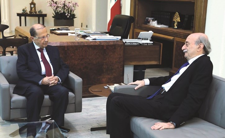 الرئيس العماد ميشال عون مستقبلا رئيس حزب التقدمي الاشتراكي وليد جنبلاط في بعبدا	(محمود الطويل)﻿