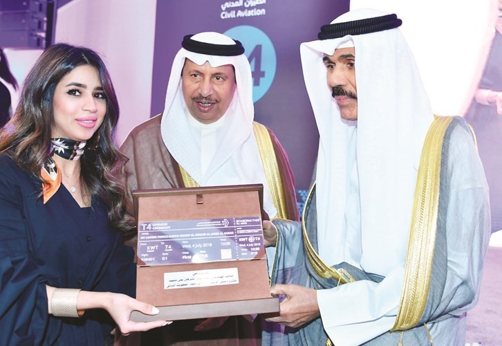 هدية لسمو ولي العهد من أبنائه المهندسين المشرفين على المشروع﻿