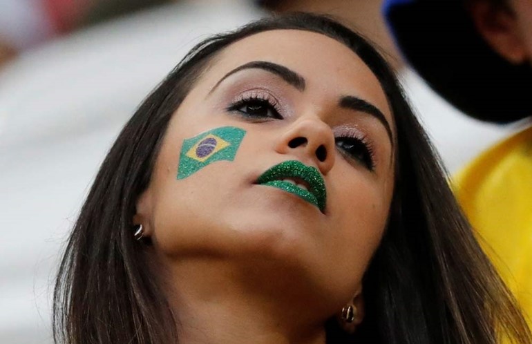 لاعب البرازيل ريناتو أجوستو يسجل هدف في مرمى بلجيكا