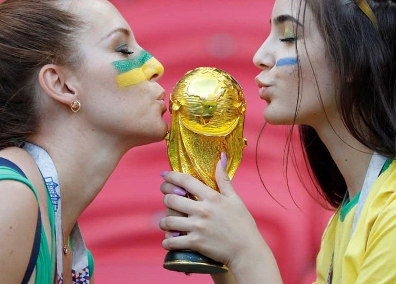 لاعب البرازيل ريناتو أجوستو يسجل هدف في مرمى بلجيكا