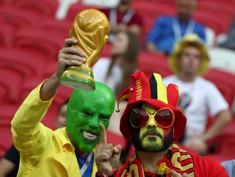 لاعب البرازيل ريناتو أجوستو يسجل هدف في مرمى بلجيكا