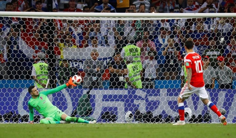 كرواتيا تقصي روسيا بركلات الترجيح 4-3 بعد انتهاء الوقتين الاصلي والاضافي 2-2 ويضرب موعدا مع انجلترا بنصف النهائي